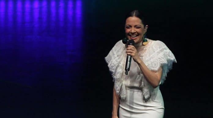 Natalia Lafourcade pone en pie al Carnegie Hall y graba un disco en directo