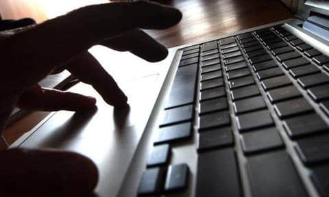 Menores usan la pornografía como si fuera un tutorial pornografía computadora