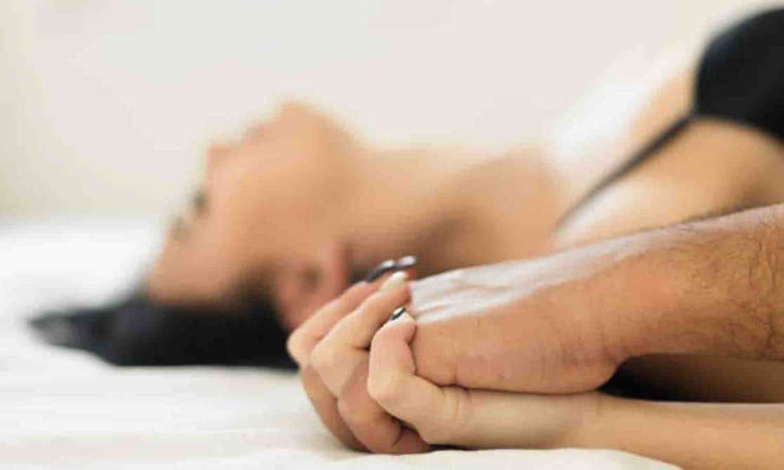 ¿Por qué algunas mujeres fingen los gemidos durante el orgasmo? orgasmos gemidos