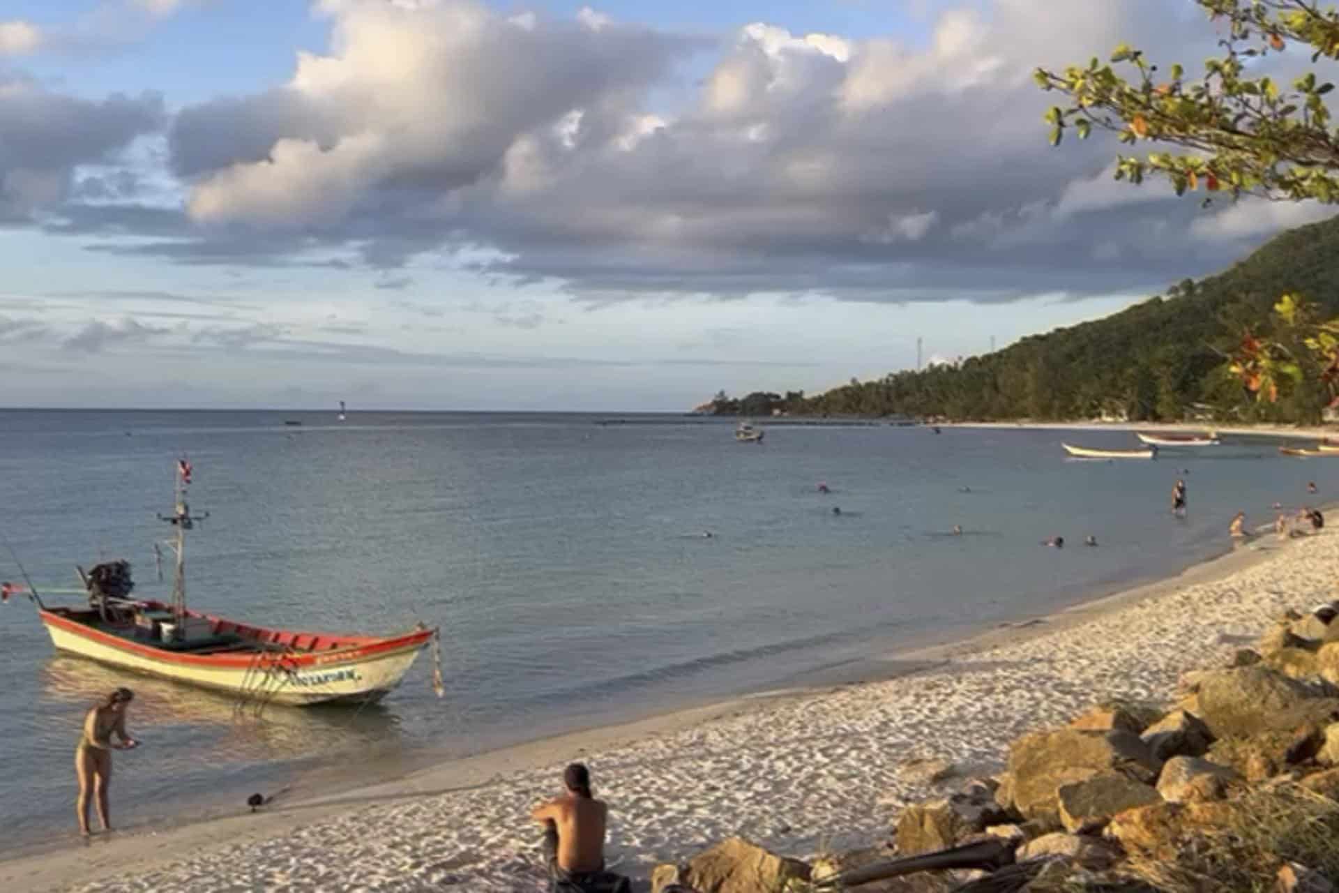 La isla de Koh Phangan sigue su ritmo de yoga, fiestas y relajación La isla de Koh Phangan sigue su ritmo de yoga, fiestas y relajación