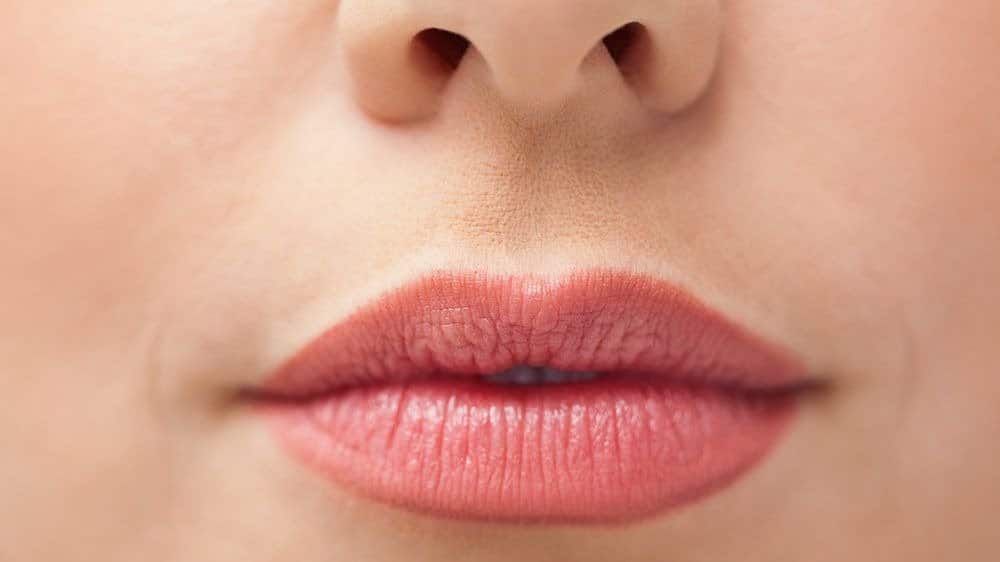 ¿Cómo evitar labios secos y agrietados? labios