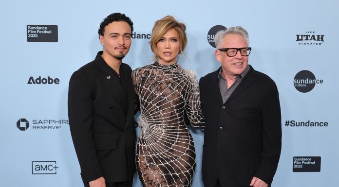 Bill Condon convierte a JLo en una diva de Hollywood en ‘Kiss of the Spider Woman’ jlo