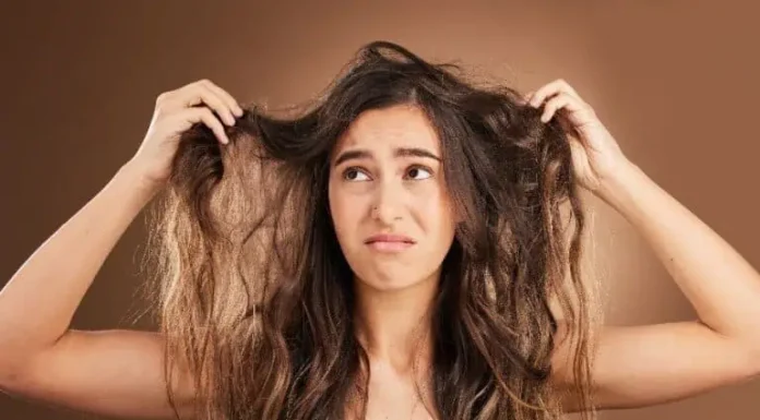 ¿Por qué el cabello huele mal aunque esté recién lavado?