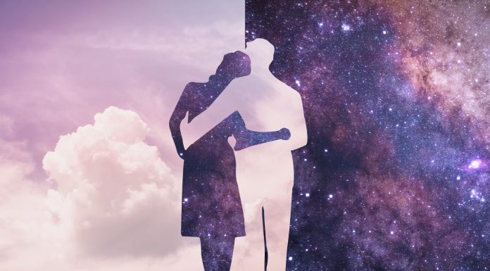 ¿Es cierto que los polos opuestos se atraen? La psicología responde