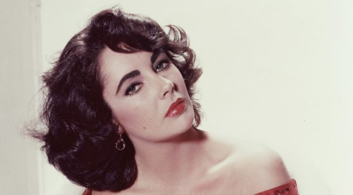 El ritual de belleza de Elizabeth Taylor: maquillarse antes de bañarse