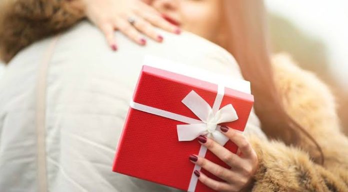 Regalos que no deberías darle a tu pareja porque atraen mala suerte