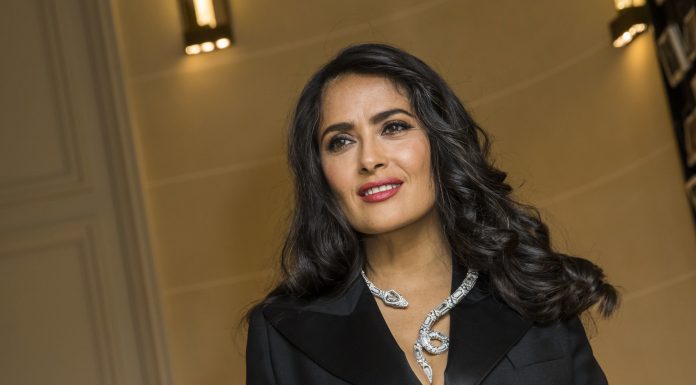 Salma Hayek cumple 60 años y se ve ¡Estupenda!