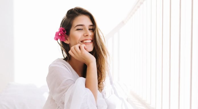 El ‘Pheromone-maxxing’ propone no bañarse para ser más atractiva