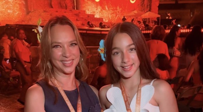 Adamari López responde a críticas por el look de su hija en concierto de Karol G