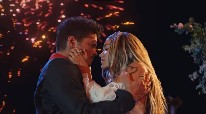 Karol G protagoniza el nuevo video de Bruno Mars y reaviva rumores de romance