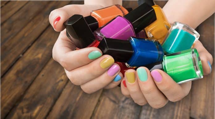 ¿Tu esmalte de uñas puede hacerte subir de peso? La respuesta es: sí