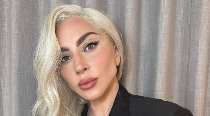 Lady Gaga comparte su rutina de maquillaje en casa tras convertirse en madre